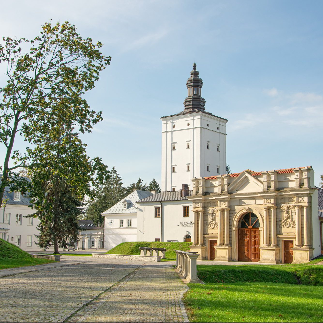 Brama i wieża widokowa w Parku Radziwiłła