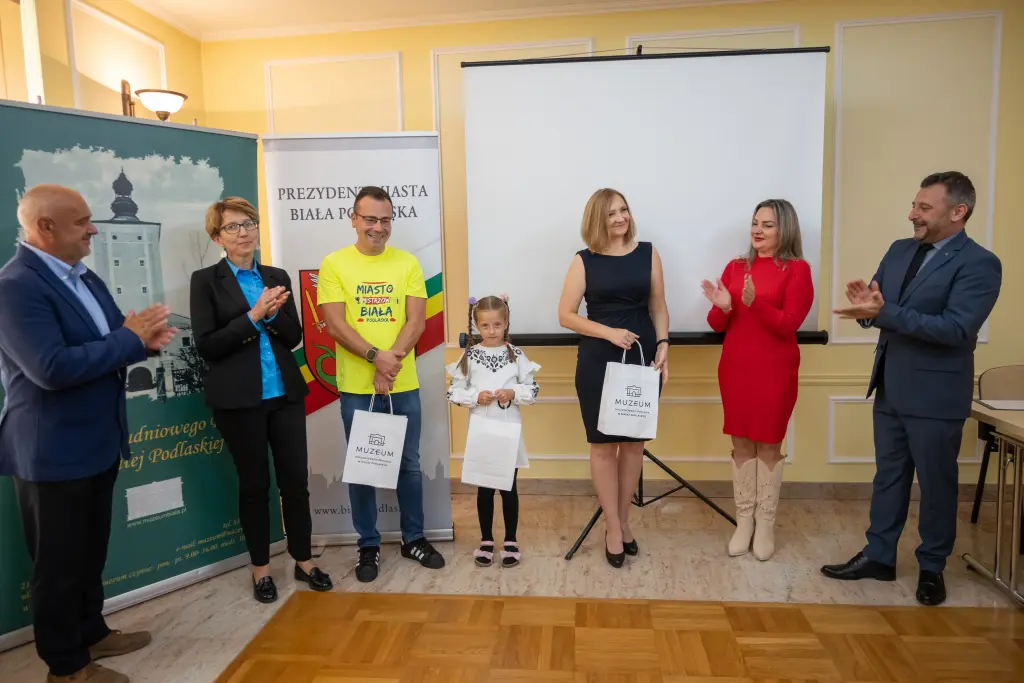 nagrody laureatom Wakacyjnego Konkursu Prasowego „100-lecie Podlaskiej Wytwórni Samolotów”.