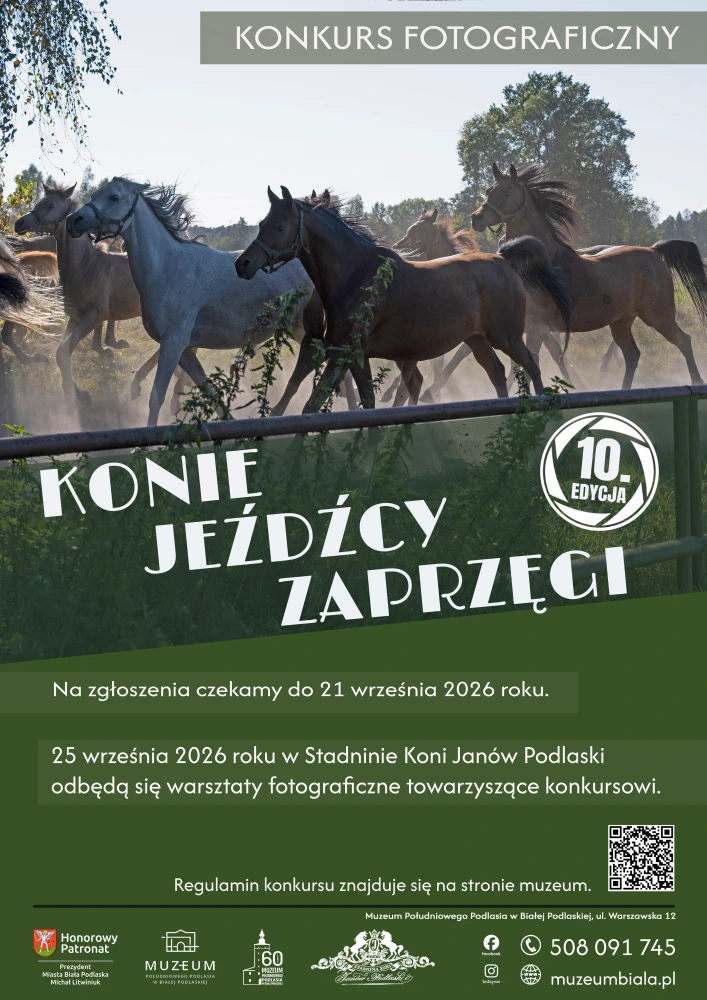 Plakat konkursu fotograficznego „Konie, jeźdźcy, zaprzęgi” z fotografią biegnących koni